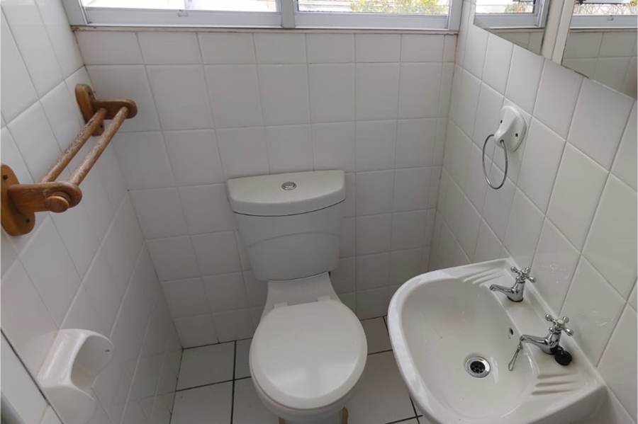 To Let 4 Bedroom Property for Rent in Heather Park Western Cape